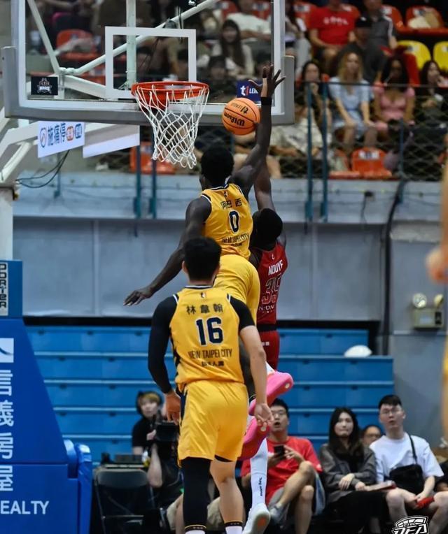 巴西篮球联赛举行篮球公益赛