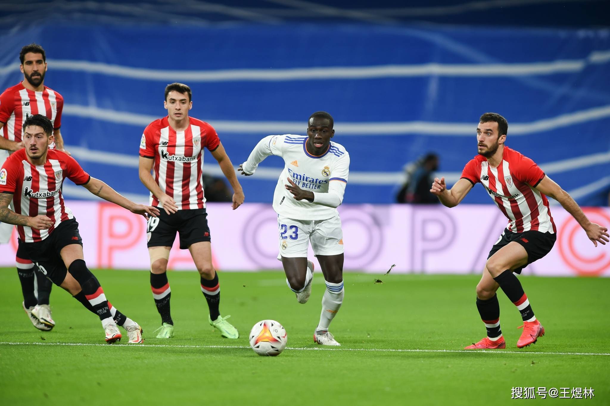 雄狮美因茨将在客场挑战沙尔克的简单介绍