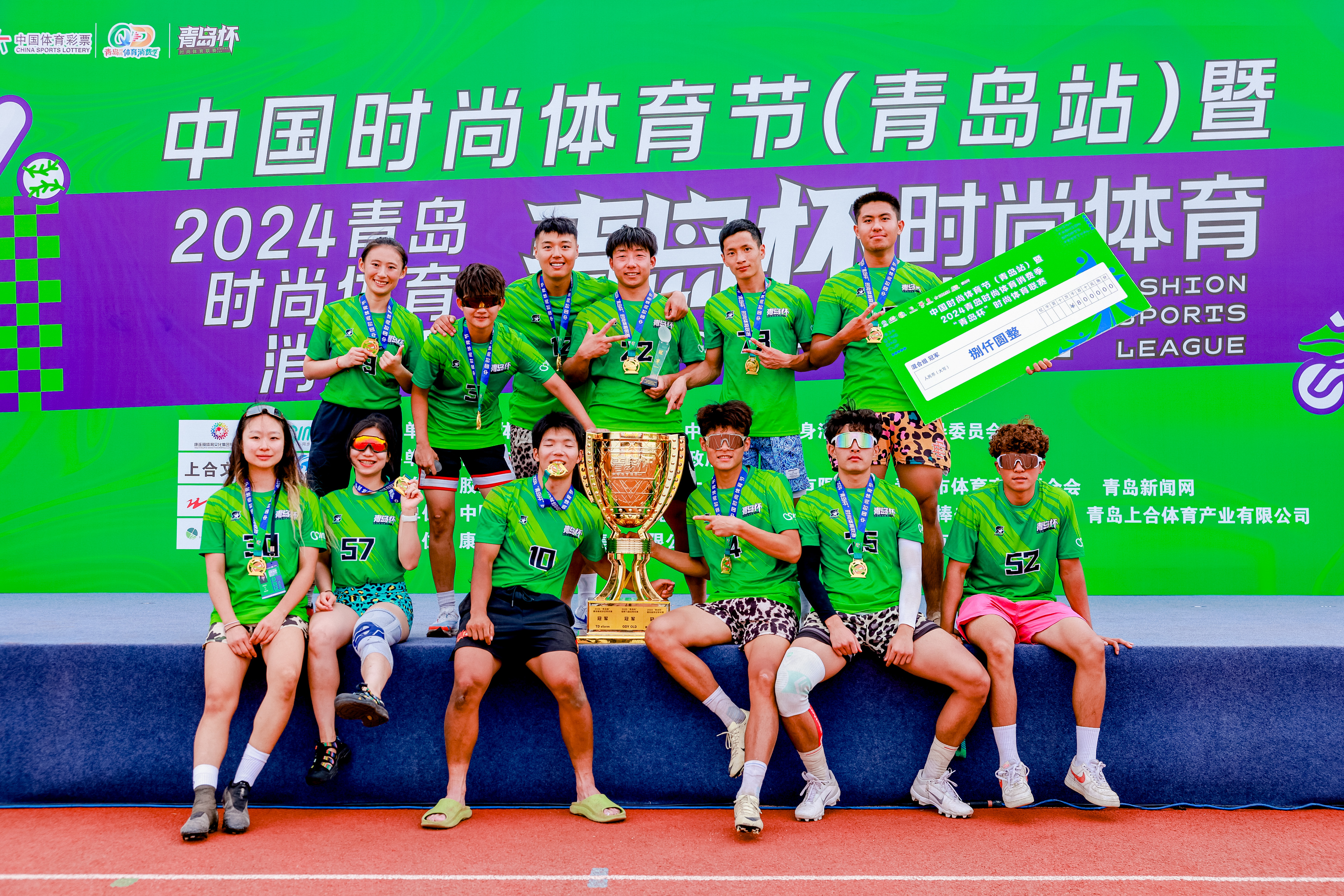 橄榄球国家队赢得胜利大幅提升排名