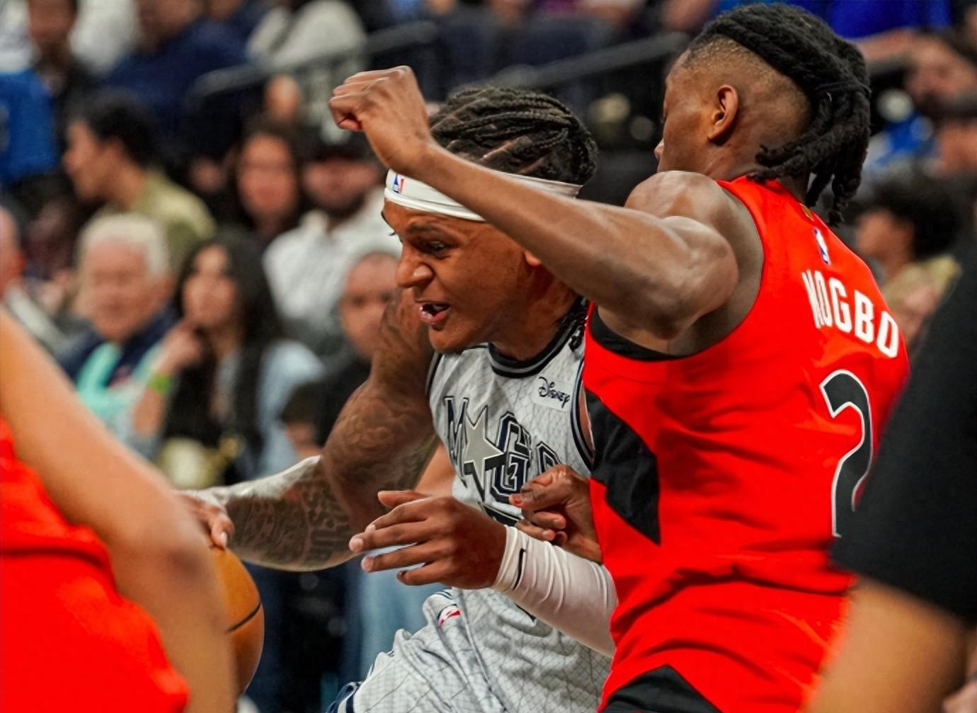 猛龙队双枪联手进攻猛烈，领先分差拉大