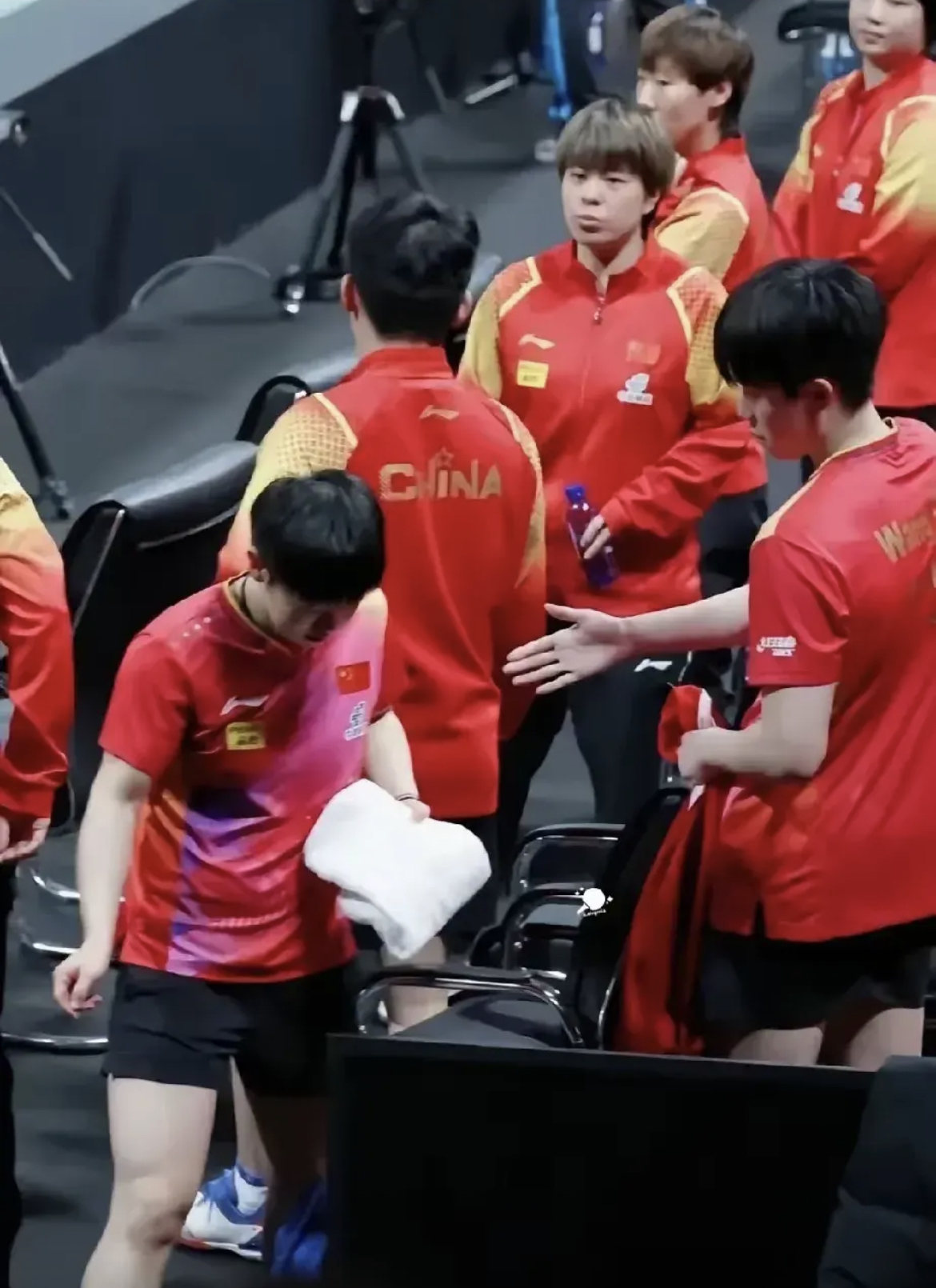 DK鏖战MAD，Chovy拿下关键大龙激烈交锋四强赛，点燃全场激情