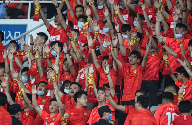 冠军队传来坏消息,主力中场因伤下场的简单介绍 冠军队传来坏消息,主力中场因伤下场的简单介绍