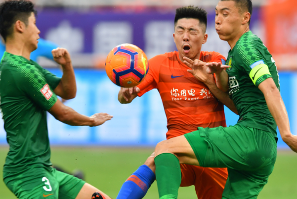 鲁能客场大胜上港，取得重要胜利